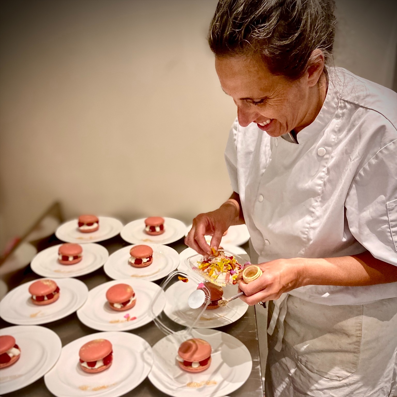Artisan pâtissier au travail